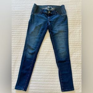 Ingrid & Isabel maternity skinny jeans